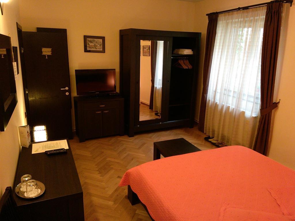 Rami House Central Double Rooms Braşov Quarto foto